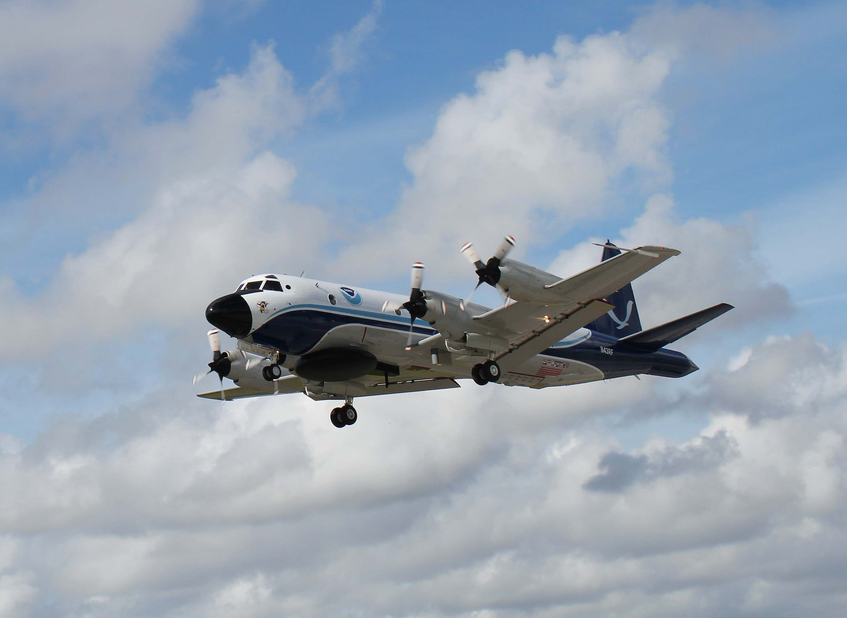 Gogo unit wins $7.5m NOAA contract for hurricane hunter comms