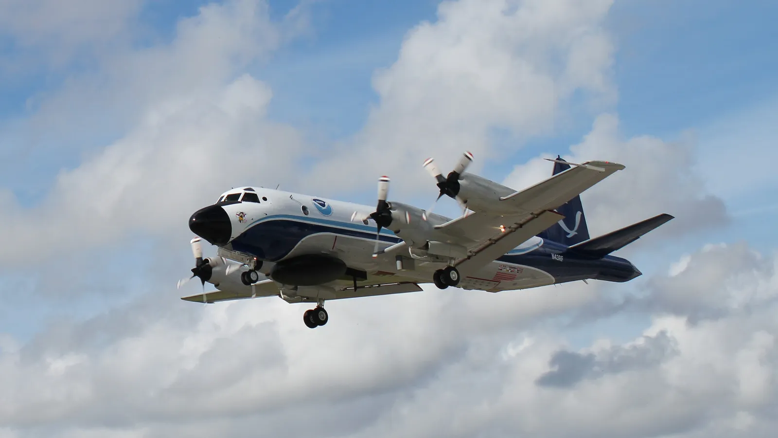 Gogo unit wins $7.5m NOAA contract for hurricane hunter comms
